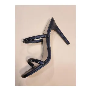 A Heel with Pizzaz in Black
