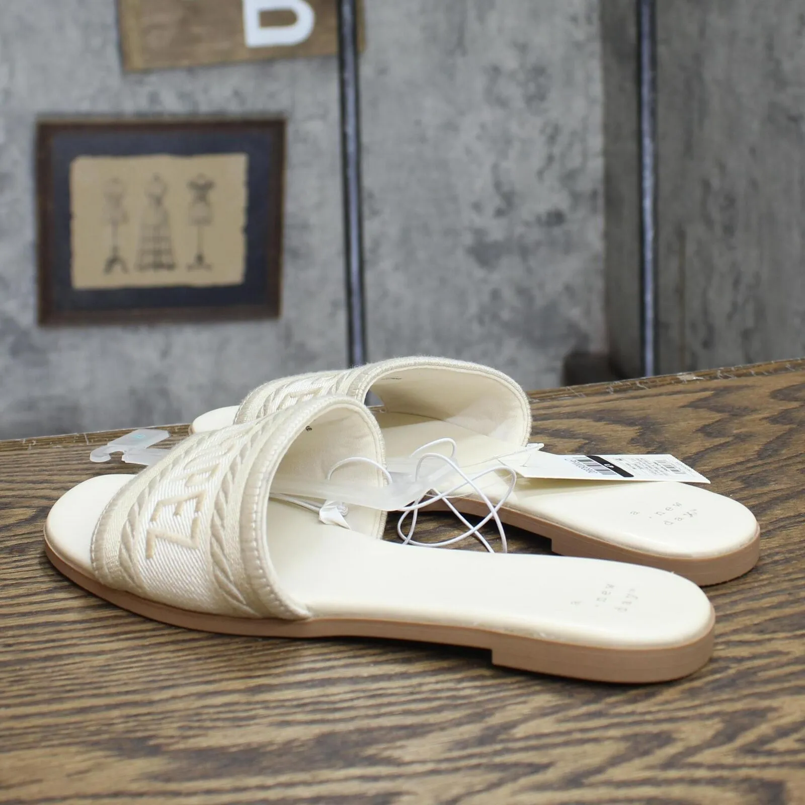 A New Day Womens St. Tropez Nat Slide Sandals 89279352 Cream Off White 8M