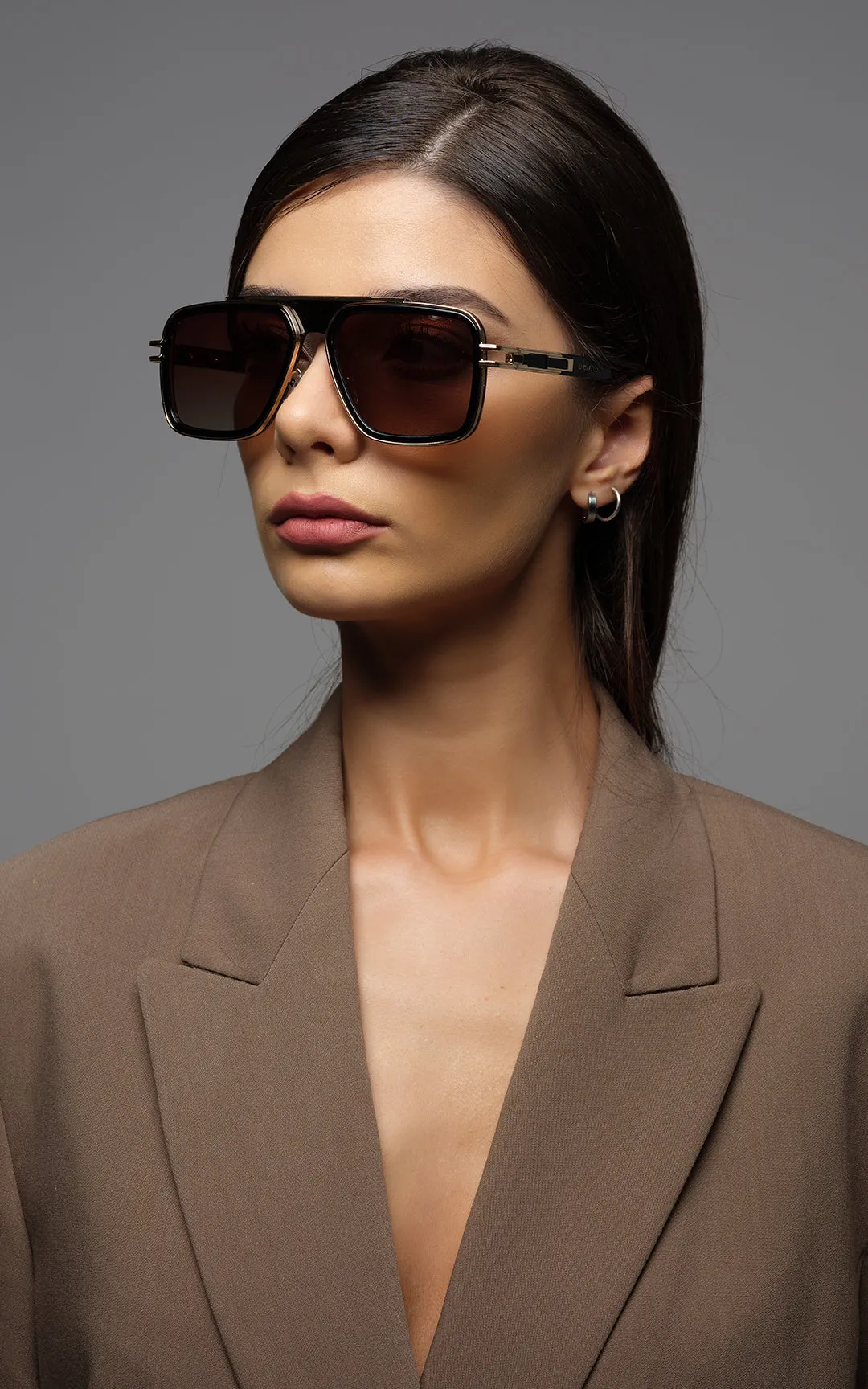 Castel del Monte / Black & Gold Color   Dark Brown Gradient Lens.
