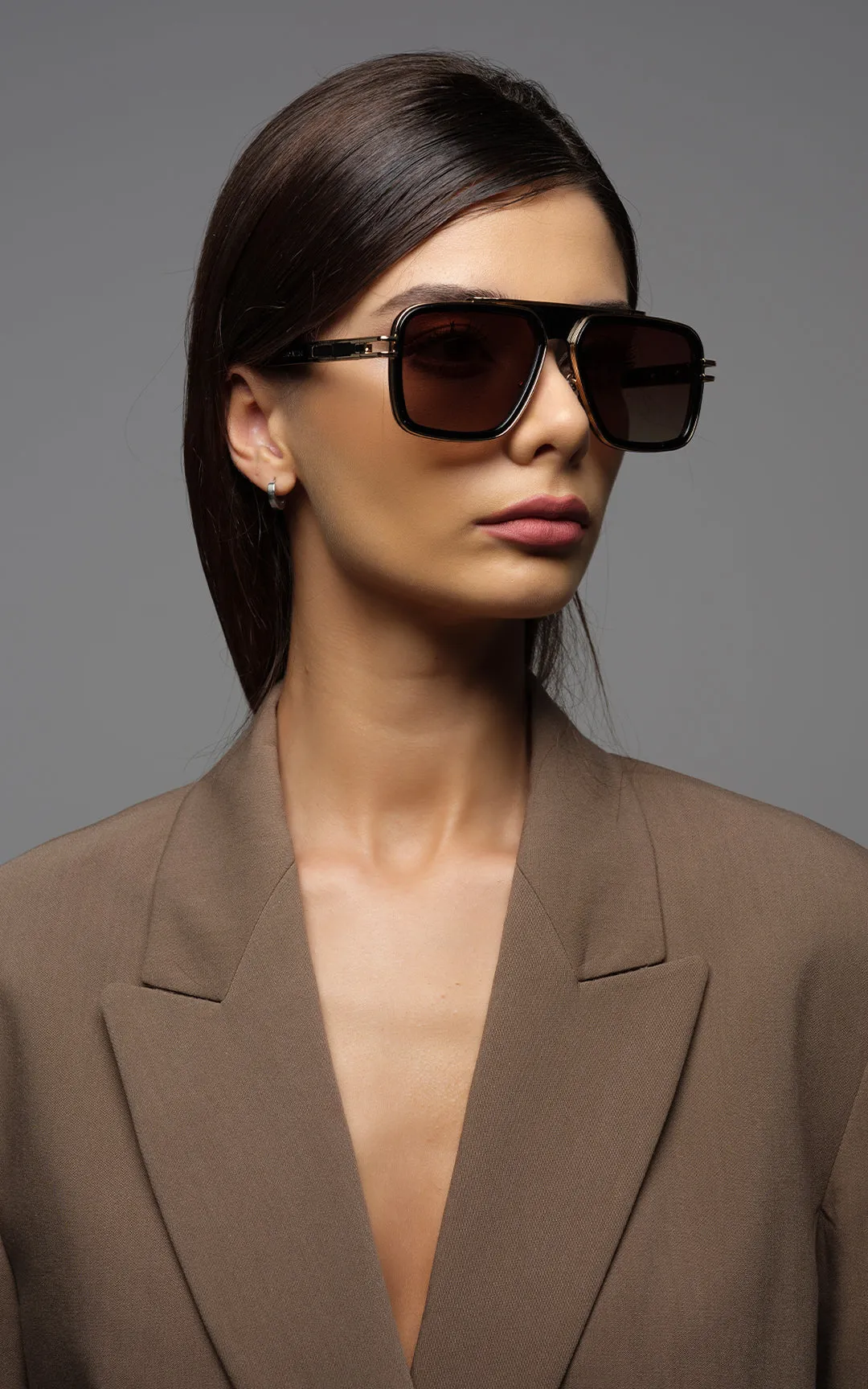 Castel del Monte / Black & Gold Color   Dark Brown Gradient Lens.