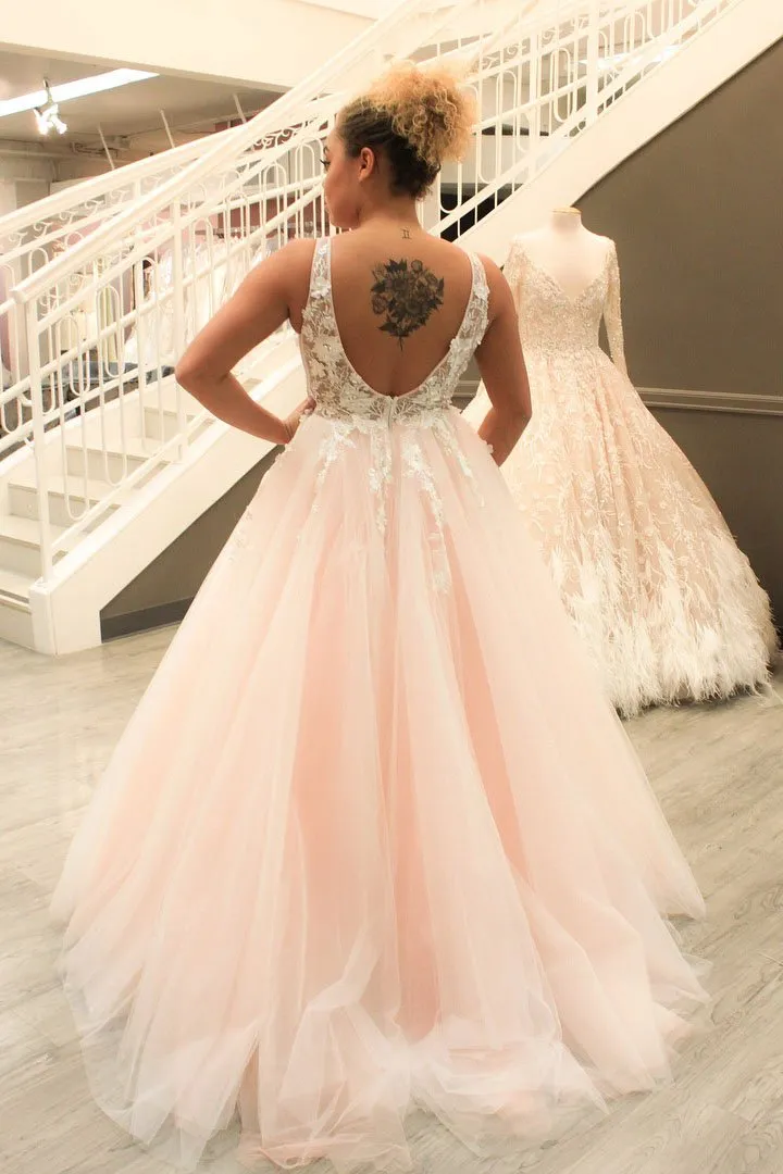Charming Prom Dresses A-line V-neck Floor Length Sleeveless Lace Applique Long Tulle Prom Dress OHC258