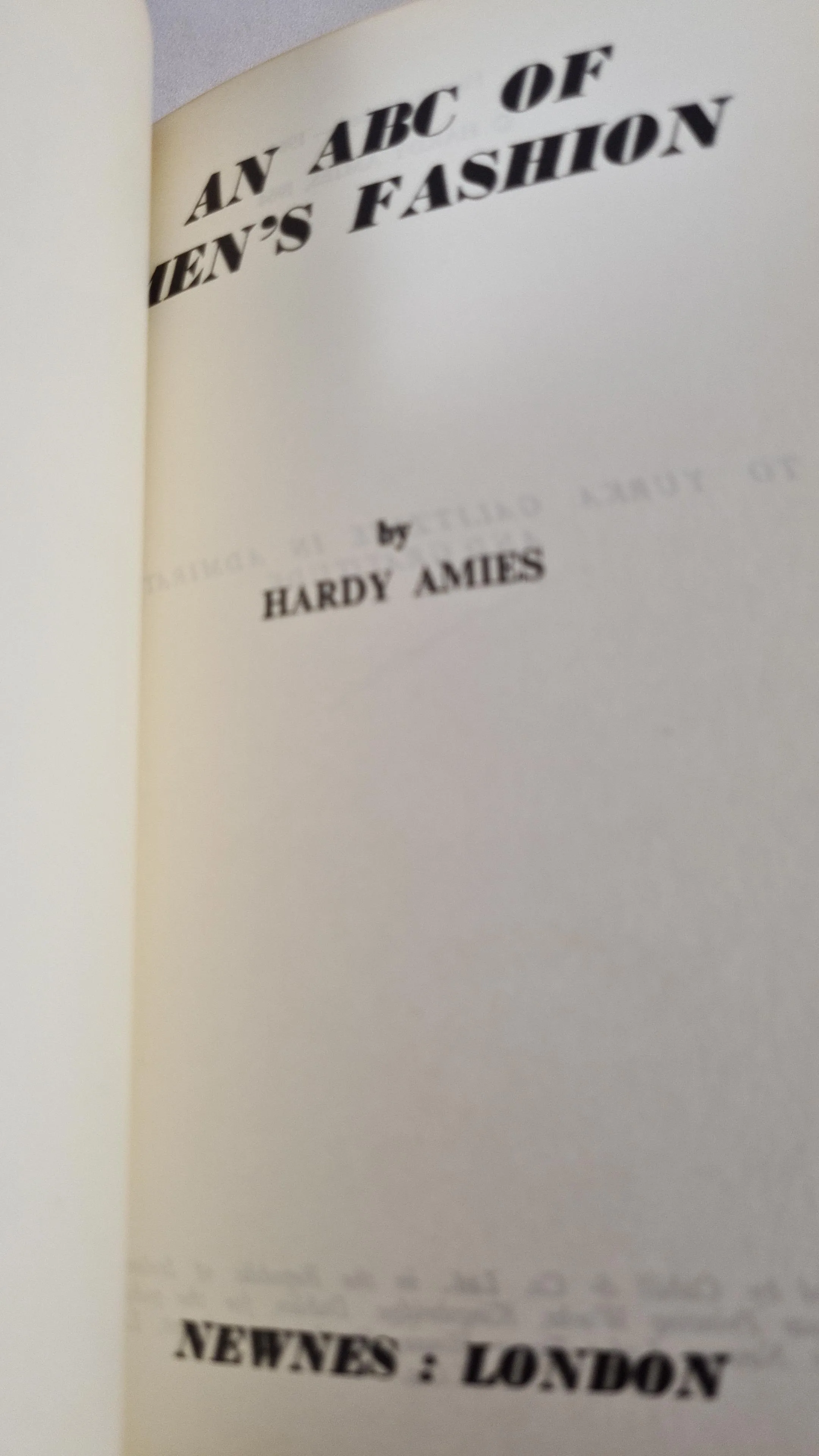 Hardy Amies - A B C of Men's Fashion, Newnes, 1964, Paperbacks
