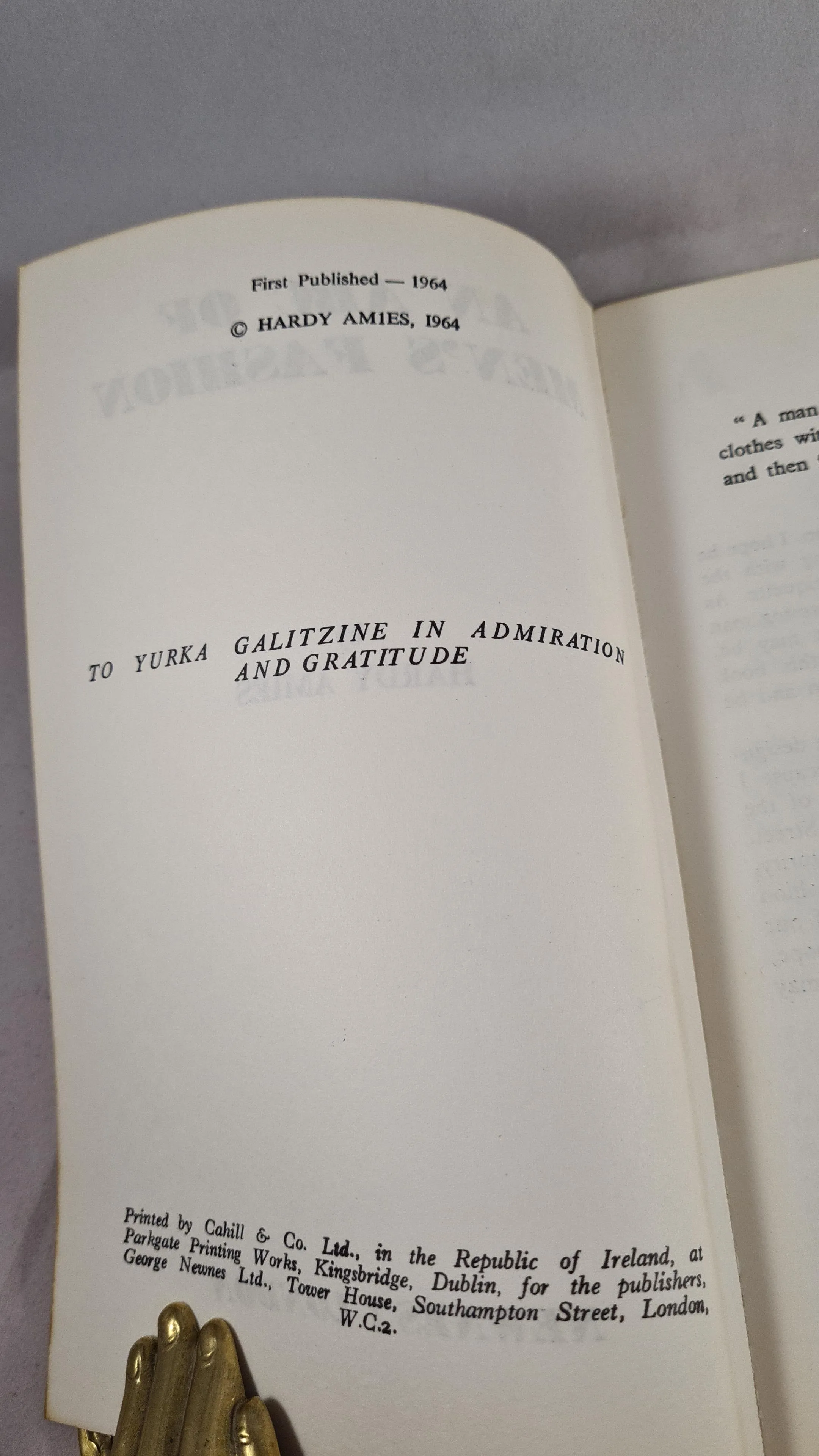 Hardy Amies - A B C of Men's Fashion, Newnes, 1964, Paperbacks