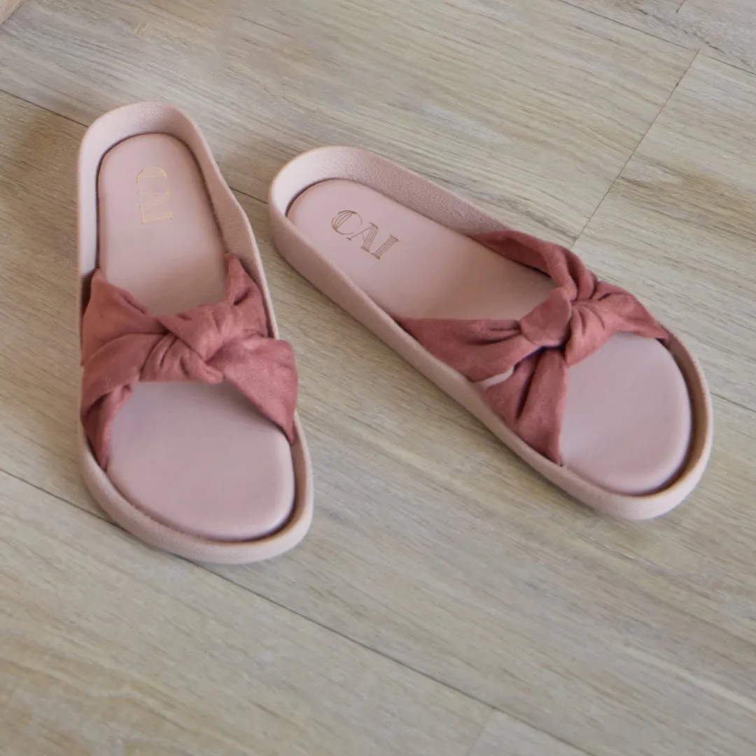 Knot me Peach Slides