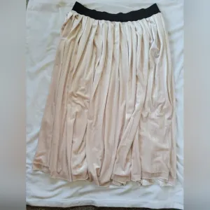 Leith champagne pleated crushed velvet midi skirt M