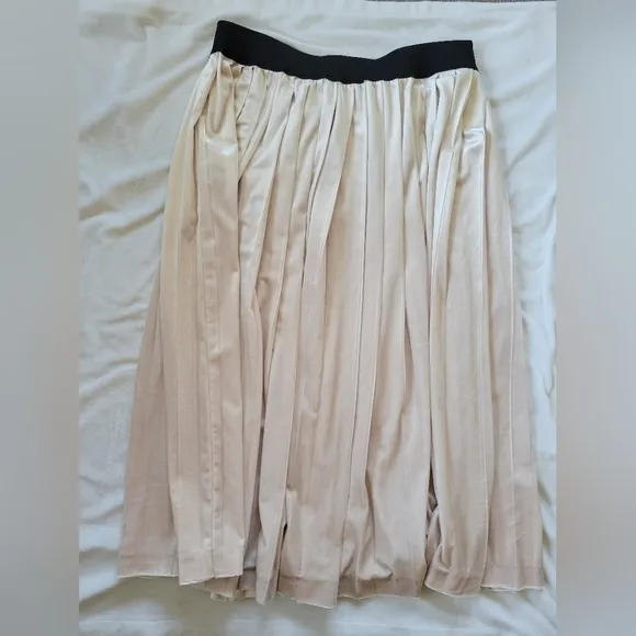 Leith champagne pleated crushed velvet midi skirt M