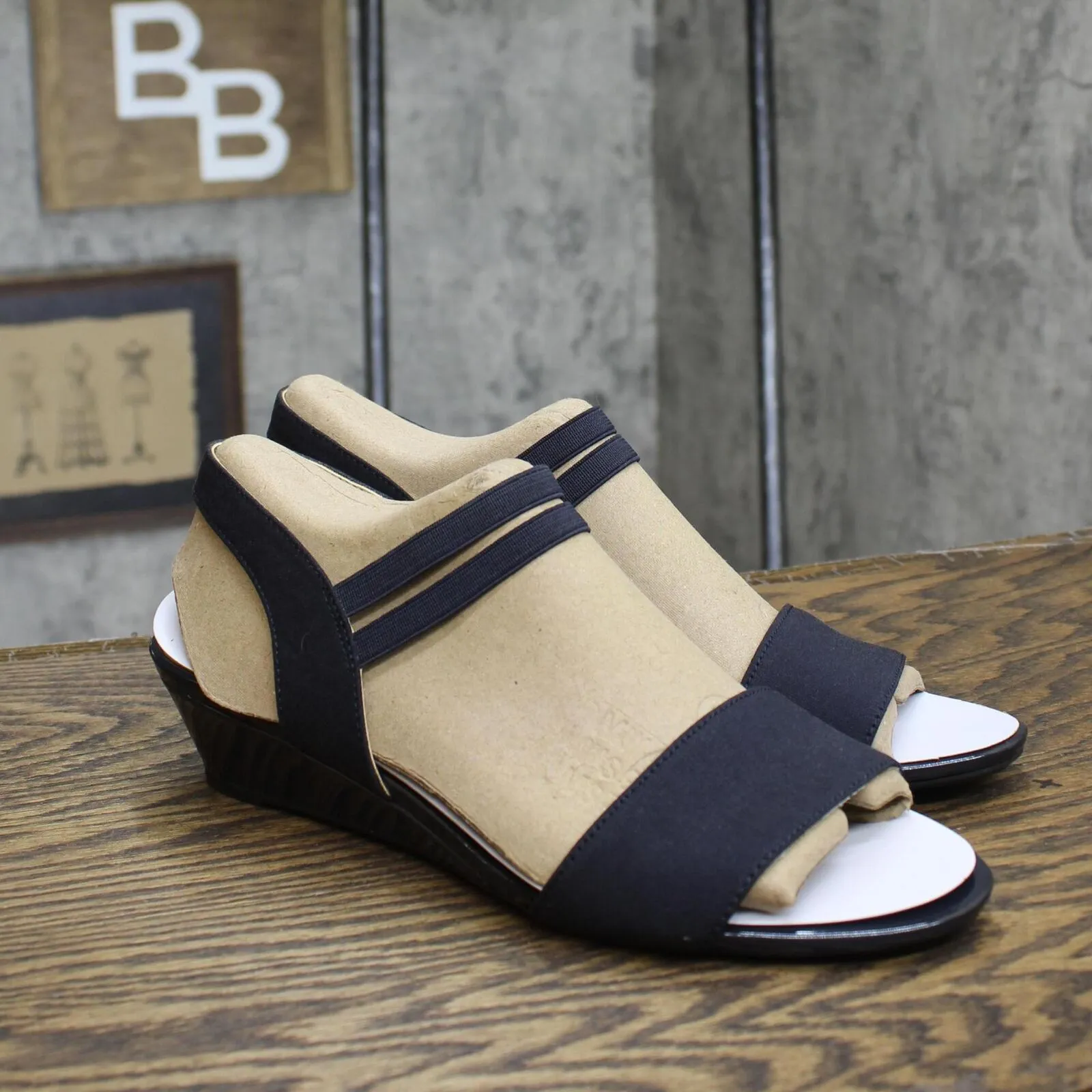 Lifestride Womens Yolo Wedge Sandal F4561F1 Navy Blue 9.5M
