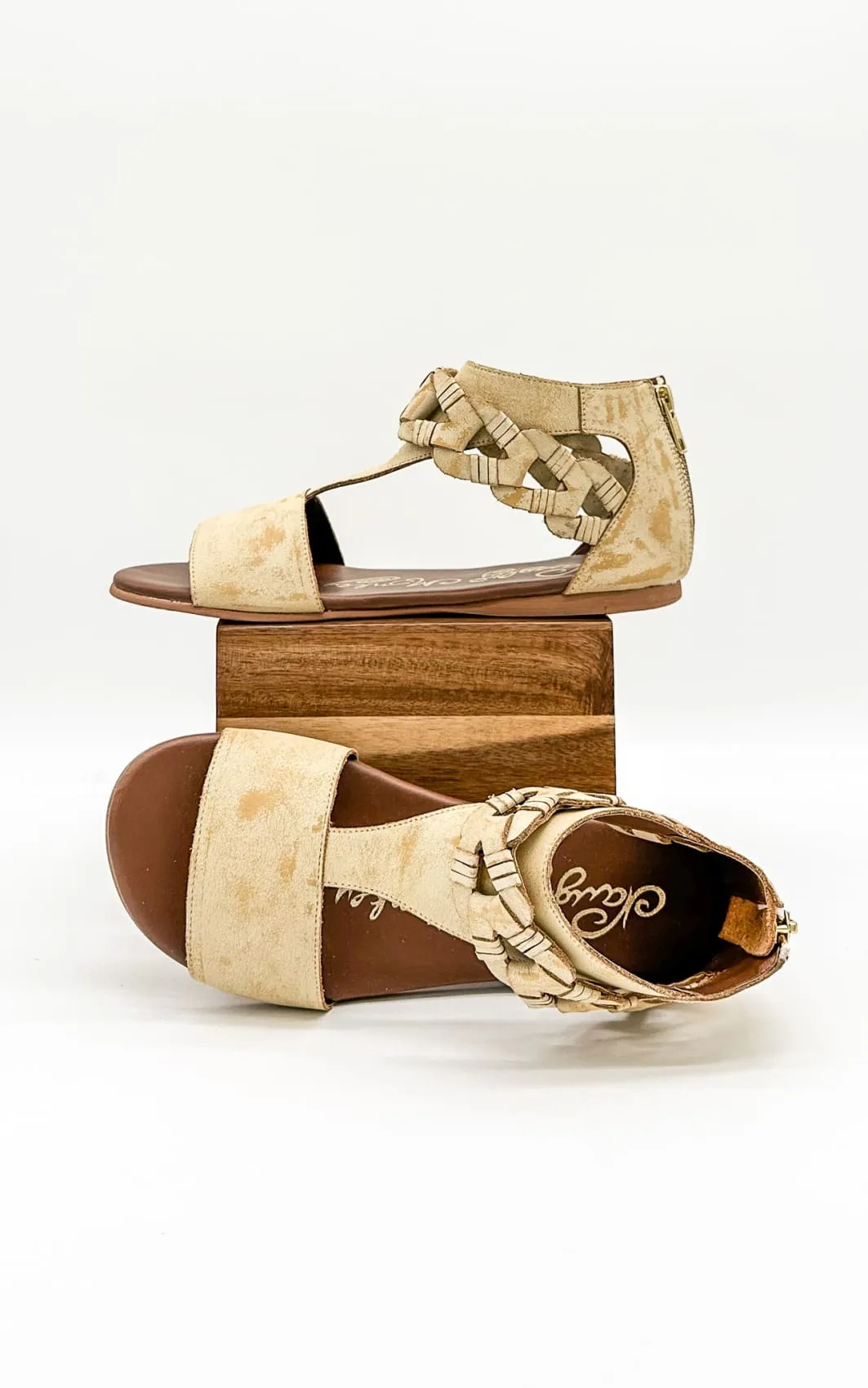 Loop D Loop Sandals in Creamy White