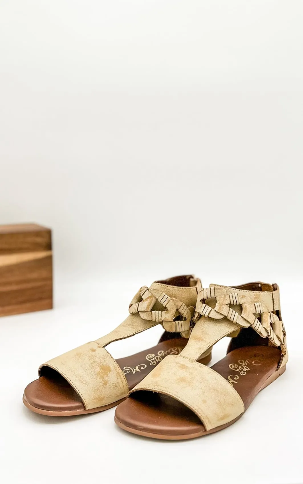 Loop D Loop Sandals in Creamy White