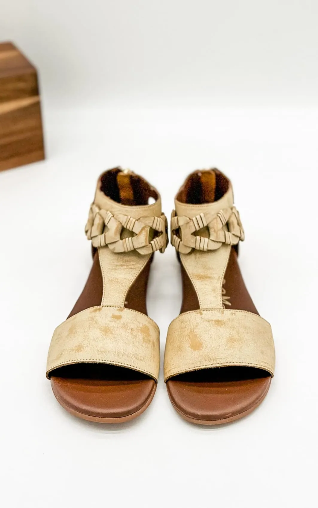 Loop D Loop Sandals in Creamy White