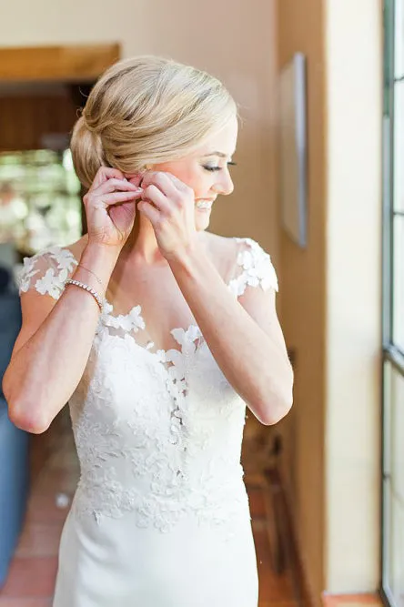 Mermaid Sweep Train Round Neck Long White Lace Wedding Dress with Sleeves Appliques Bridal Gown OHD232