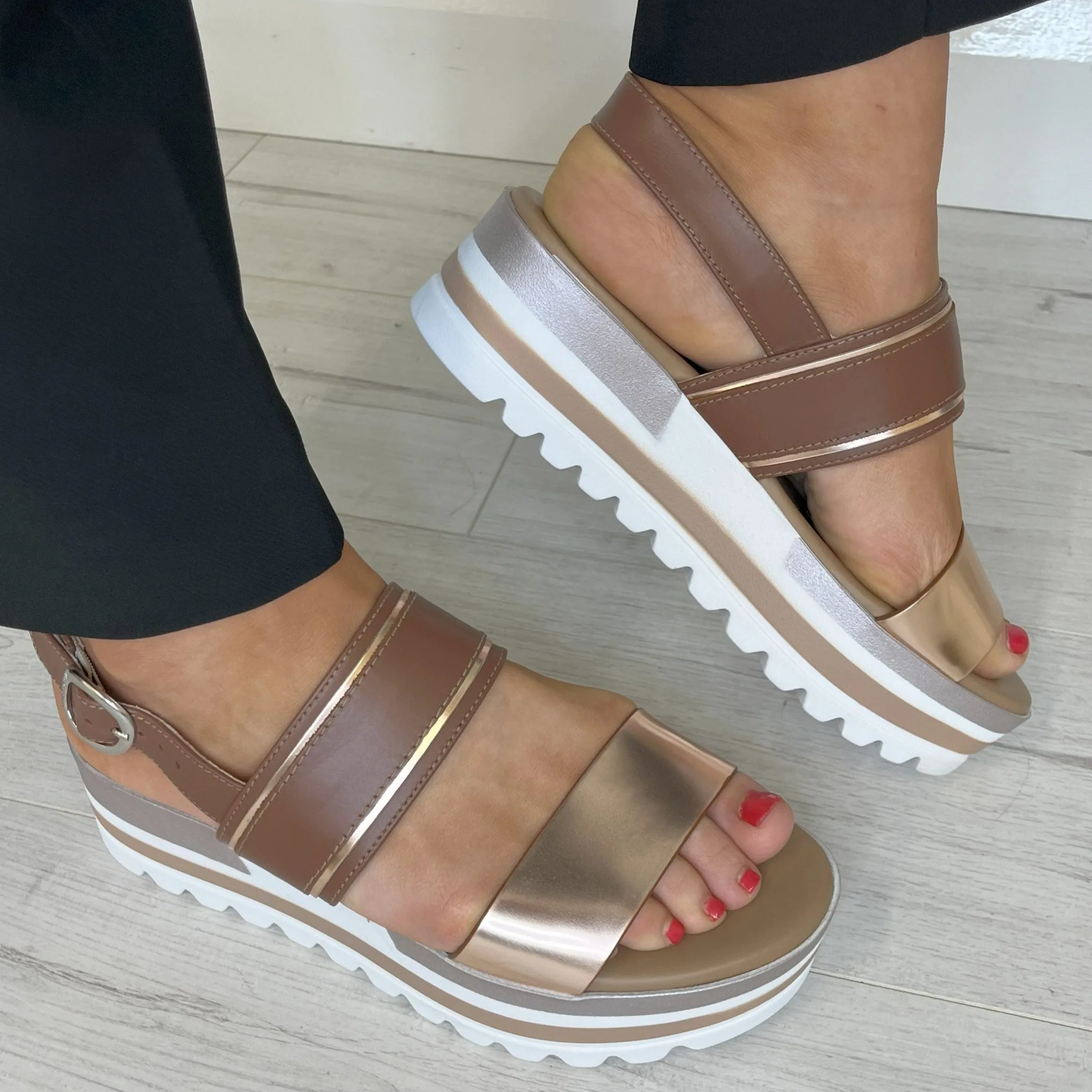 NeroGiardini Tan & Gold Platform Sandals