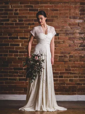 Romantic Lace Wedding Dress with Sleeves Sexy V-Neck Beach Wedding Gown CA041