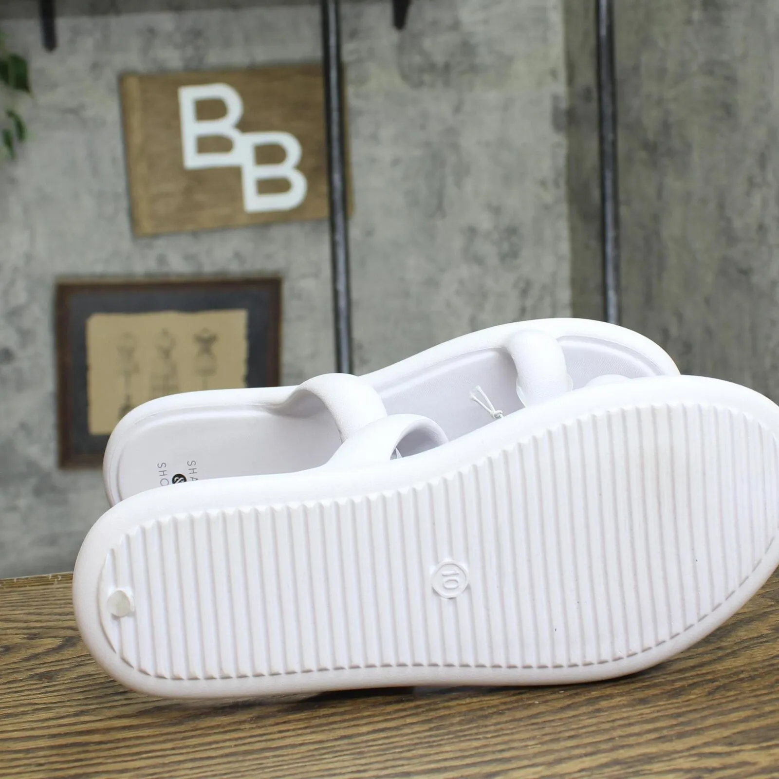 Shade & Shore Womens Ellen EVA Footbed Sandals 89887077 White 10M