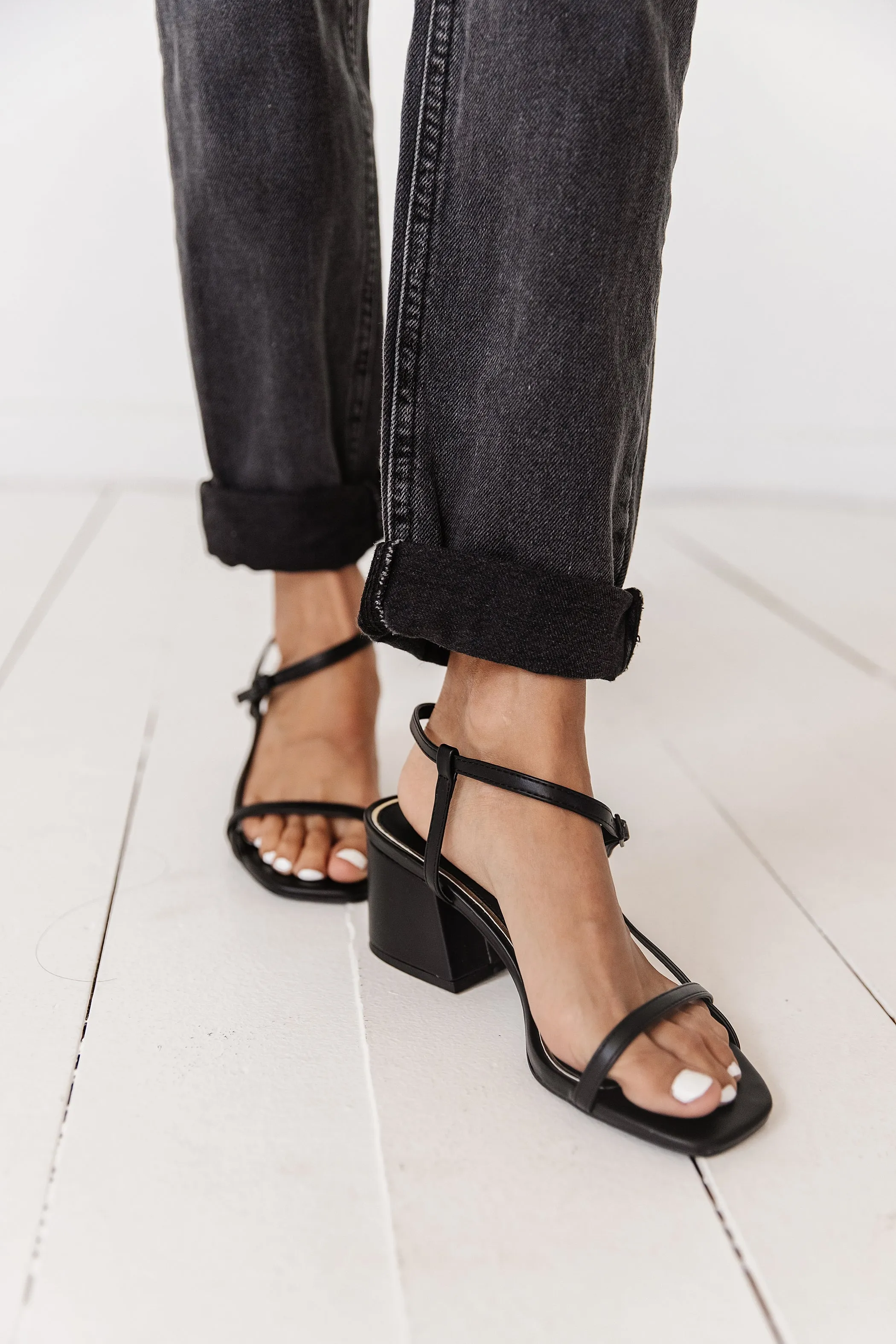 Summer In Malibu Sandal// Black