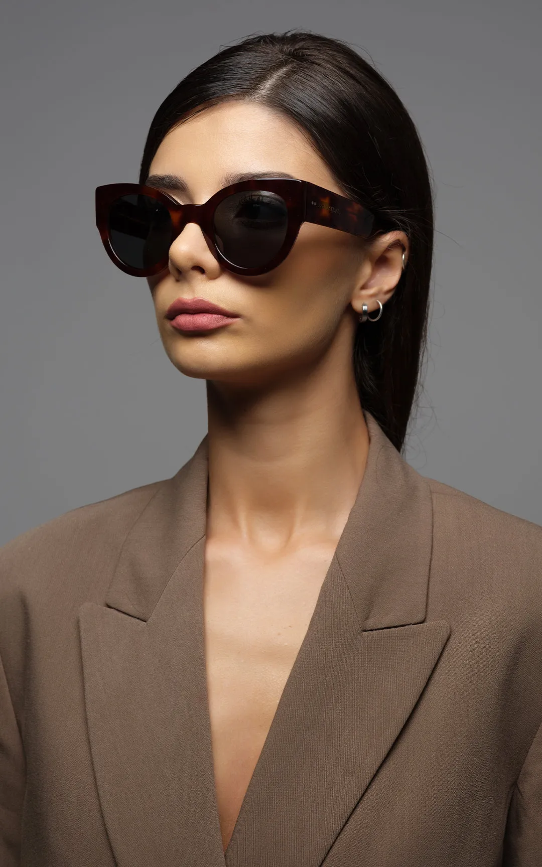 Trulli / Tortoise Red   Dark Black Lens.