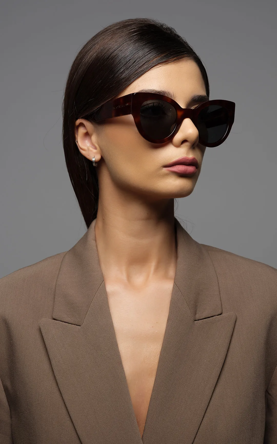 Trulli / Tortoise Red   Dark Black Lens.