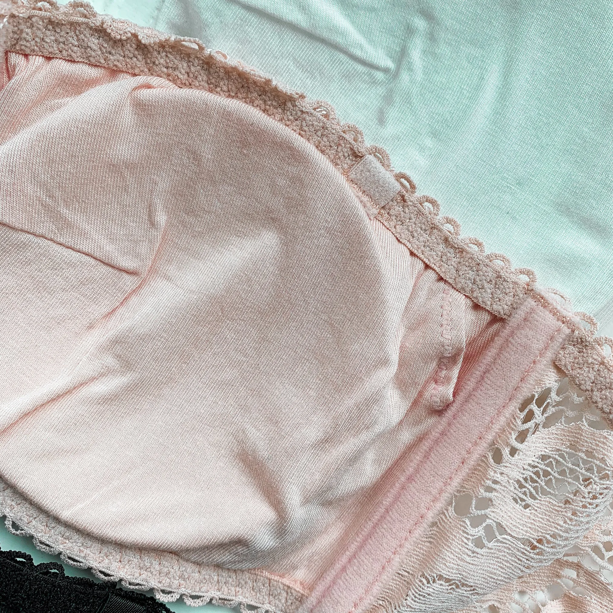 V-Laced Strapless Wireless Bra in Pink (Size L & XL Only)