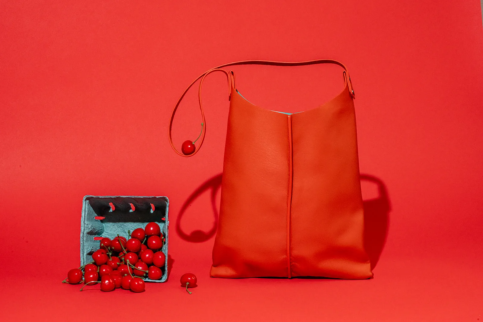 Wedge handbag - French lamb leather in Cherry red - Luxury edition *05