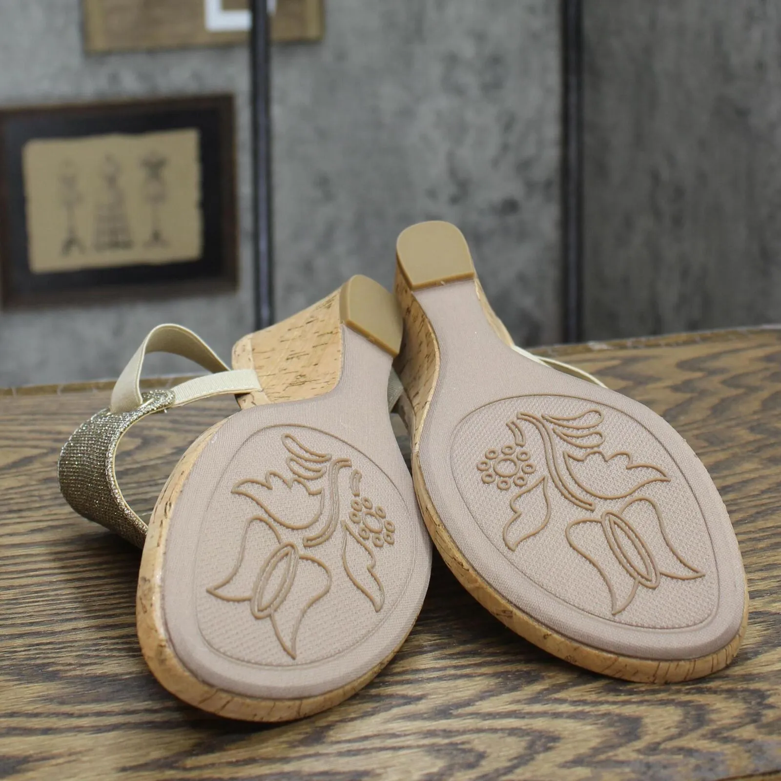White Mountain All Good Women's Cork Wedge Sandal Light Gold / Glitter 7.5M