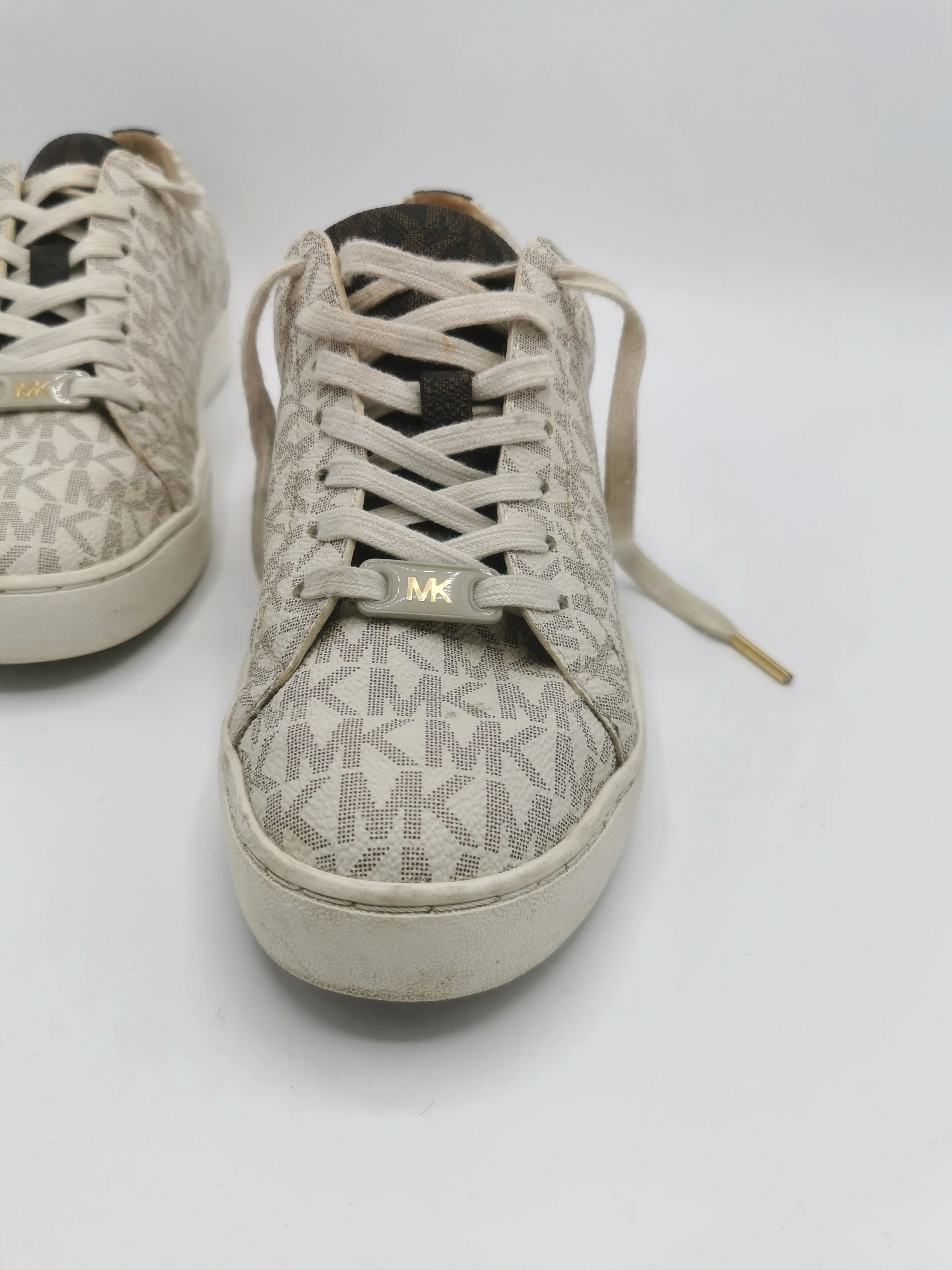 WOMENS SIZE 7M - Michael Kors Sneaker EUC B60